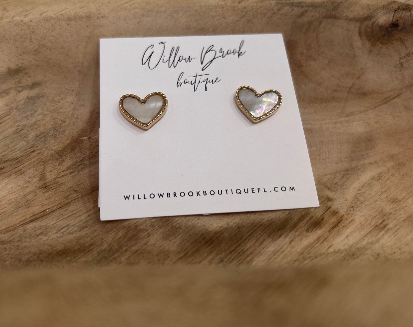 Heart studs Gold Cream